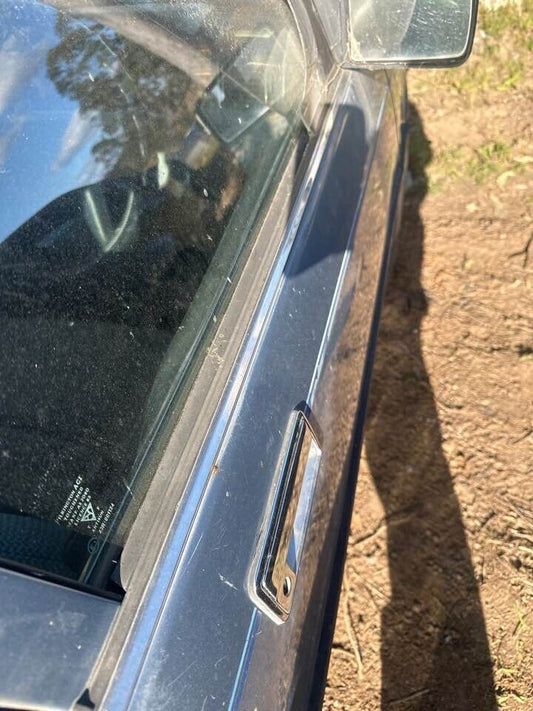 1987 Mitsubishi Magna Weather Strip RH Front #B344