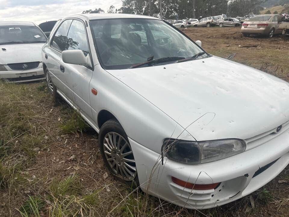 1996 Subaru Impreza RH Drivers Front Head rest #B406