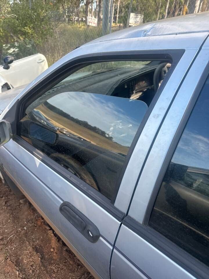 1990 Ford Ea Falcon LH Passengers Front Window Glass #B400