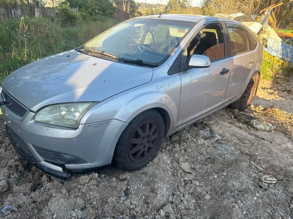 2007 Ford Focus RH Front Door Lower Door Hinge #B429