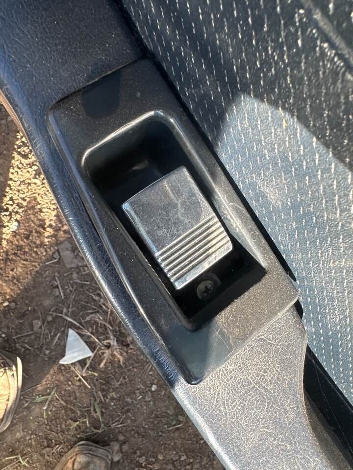 1987 Mitsubishi Magna RH Drivers Front Inner Door Handle #B344