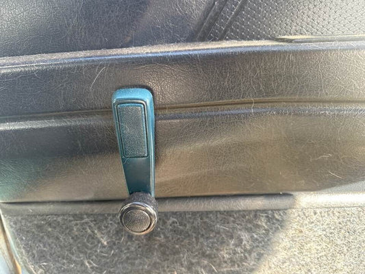 1987 Mitsubishi Magna RH Drivers Side Rear Window Winder Handle #B344