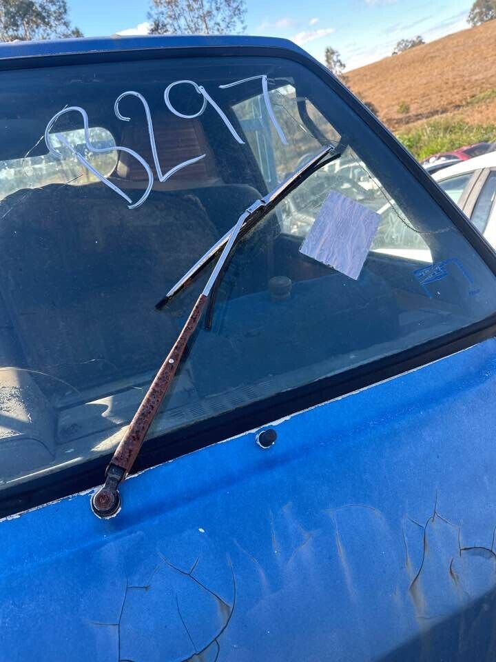 1991 Toyota Ace Truck LH Passengers Wiper Arm #B297