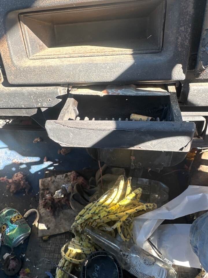 1991 Toyota Ace Truck Ashtray Front Centre #B297