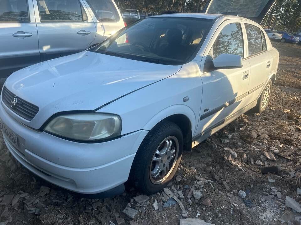 2003 Holden Astra Door Locking Mechanism LH Passengers Front #B424