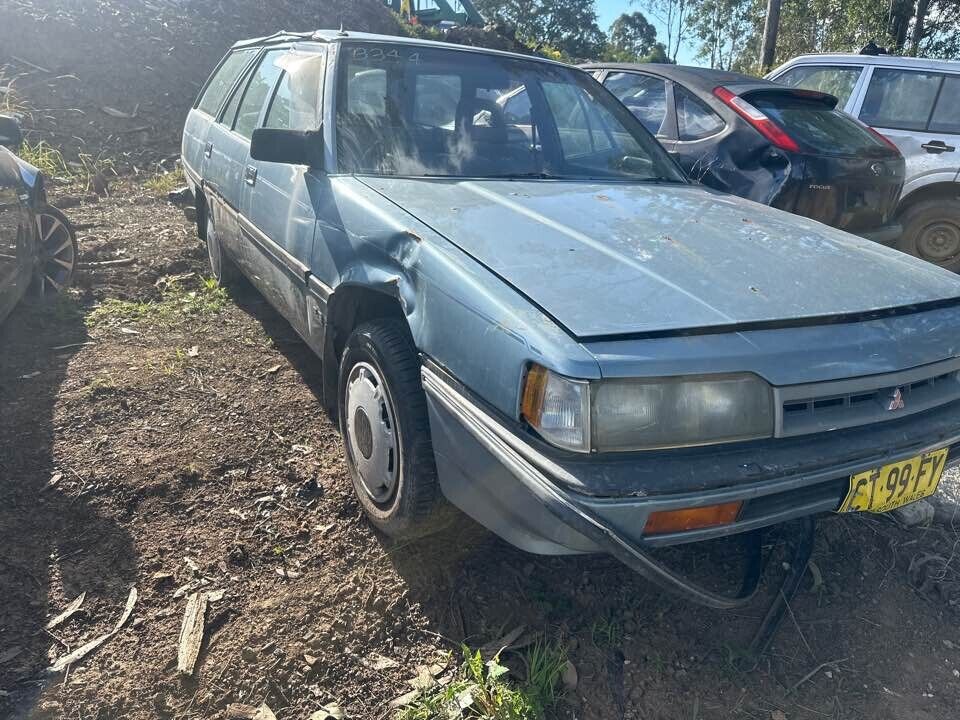 1987 Mitsubishi Magna RH Drivers Front Head rest #B344