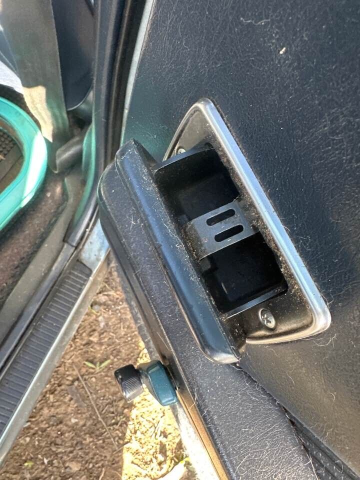 1987 Mitsubishi Magna Ashtray RH Rear #B344