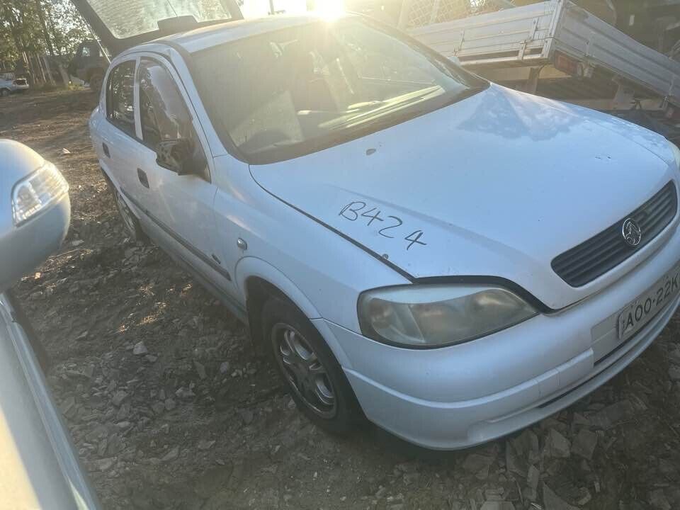 2003 Holden Astra Door Locking Mechanism LH Passengers Front #B424
